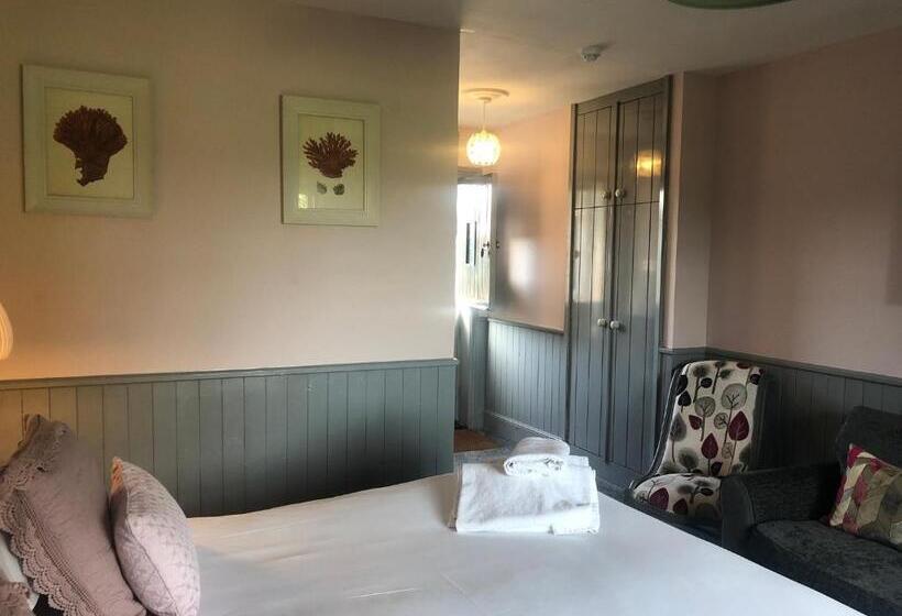 Отель Blazing Donkey Country