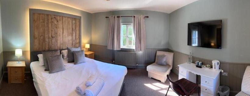 Отель Blazing Donkey Country