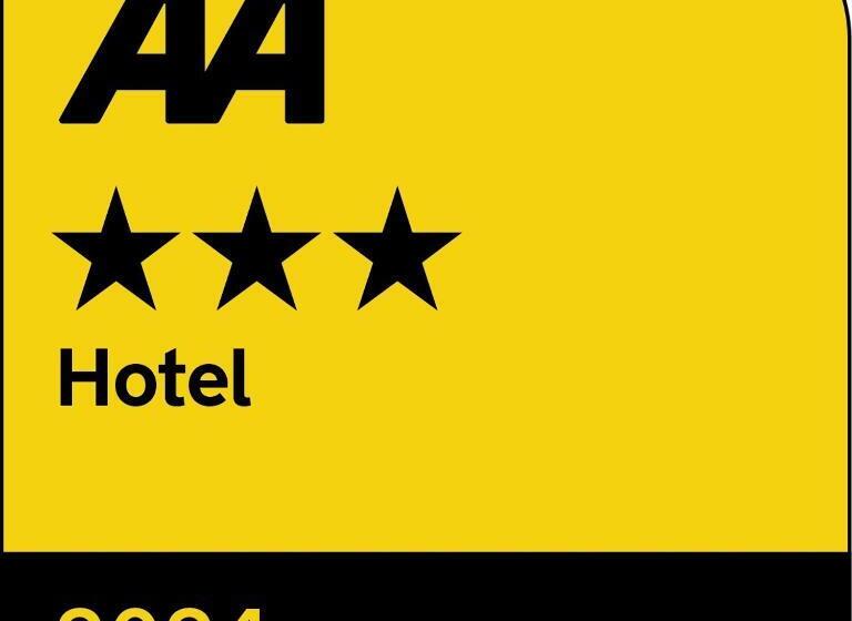 Отель Blazing Donkey Country