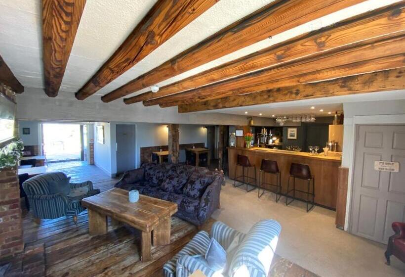 Отель Blazing Donkey Country