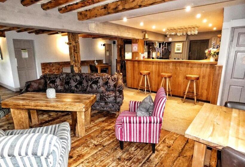 Отель Blazing Donkey Country