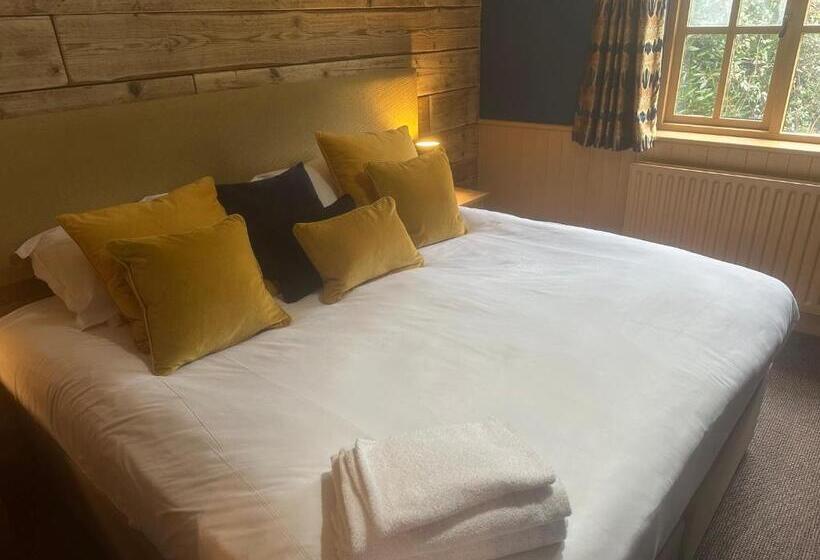 Отель Blazing Donkey Country