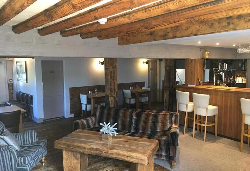 Отель Blazing Donkey Country