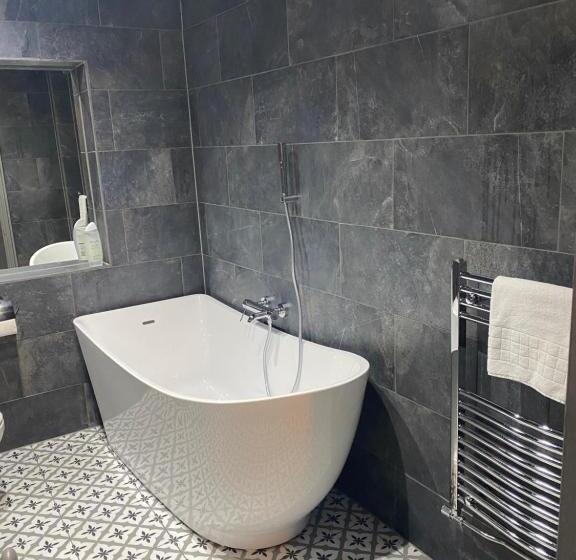 Отель Blazing Donkey Country