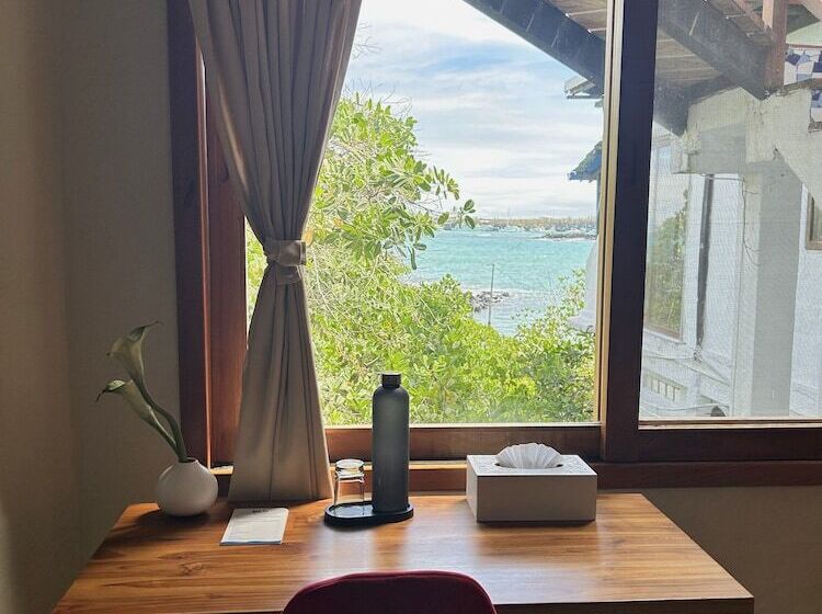 هتل Blu Galapagos Sustainable Waterfront Lodge