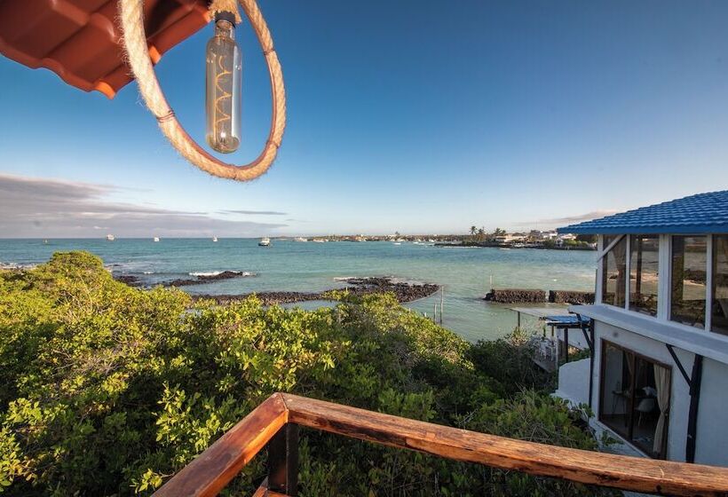 בית מלון כפרי Blu Galapagos Sustainable Waterfront Lodge