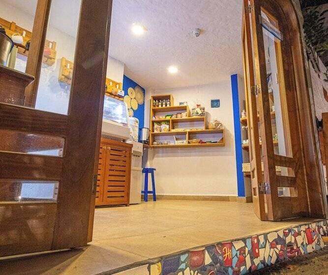 בית מלון כפרי Blu Galapagos Sustainable Waterfront Lodge