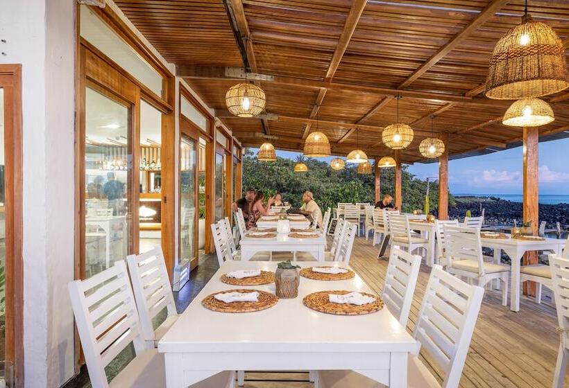 בית מלון כפרי Blu Galapagos Sustainable Waterfront Lodge