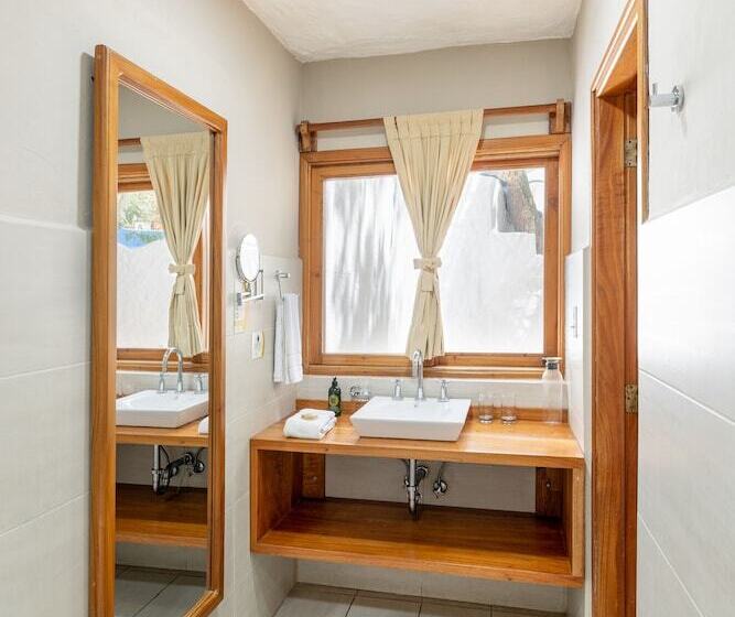 בית מלון כפרי Blu Galapagos Sustainable Waterfront Lodge