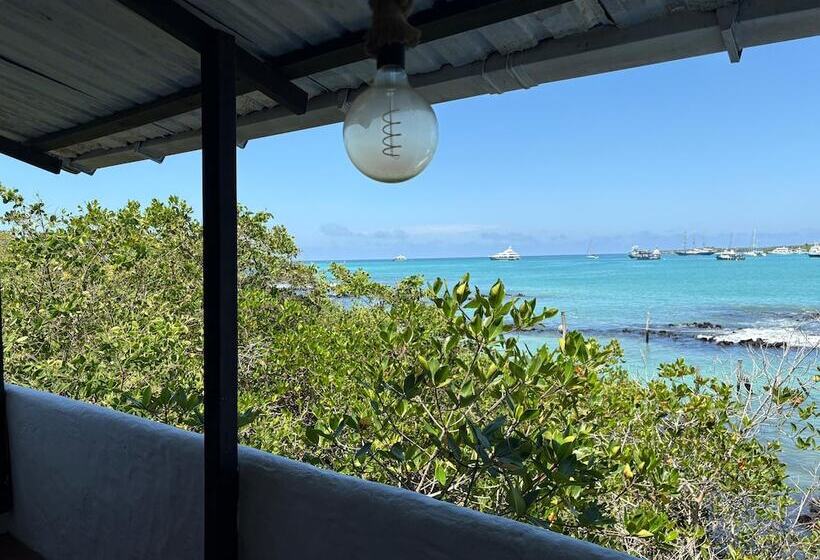בית מלון כפרי Blu Galapagos Sustainable Waterfront Lodge