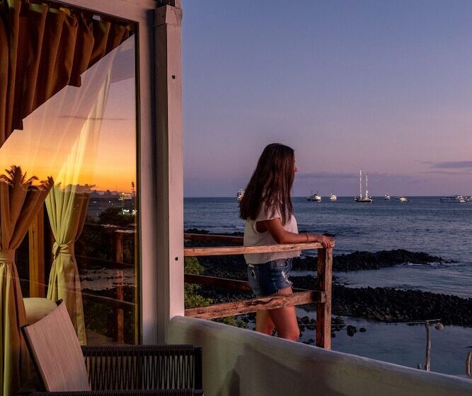 בית מלון כפרי Blu Galapagos Sustainable Waterfront Lodge