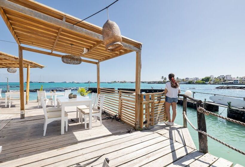 هتل Blu Galapagos Sustainable Waterfront Lodge