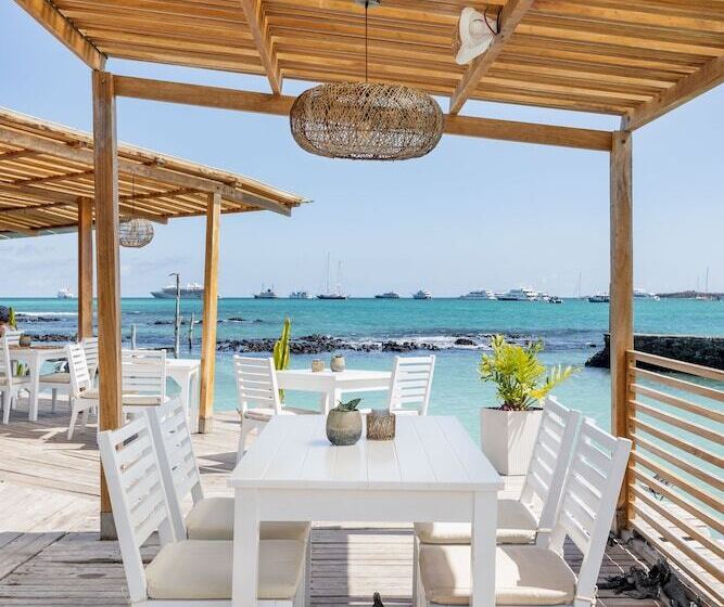 בית מלון כפרי Blu Galapagos Sustainable Waterfront Lodge