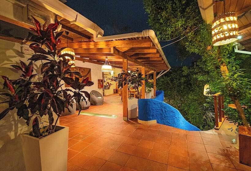 בית מלון כפרי Blu Galapagos Sustainable Waterfront Lodge