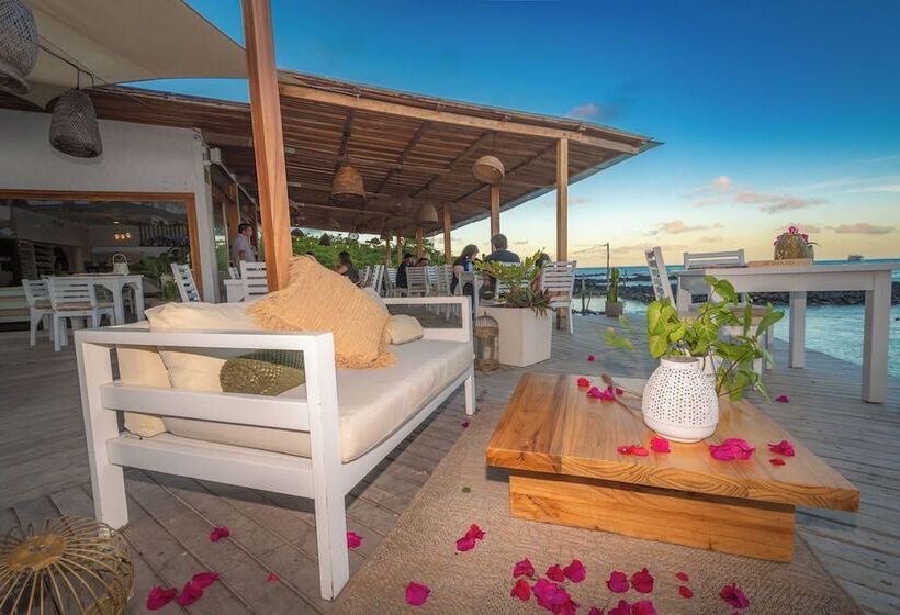 בית מלון כפרי Blu Galapagos Sustainable Waterfront Lodge