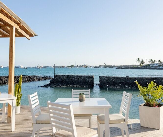 בית מלון כפרי Blu Galapagos Sustainable Waterfront Lodge