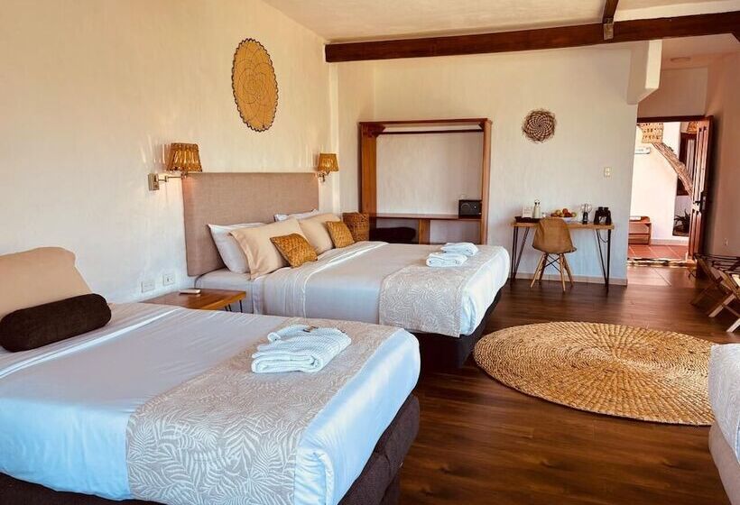 בית מלון כפרי Blu Galapagos Sustainable Waterfront Lodge