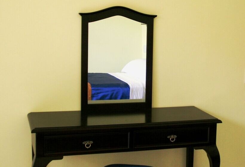 هتل Caimito Beach