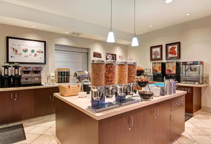 Отель Coast Weyburn