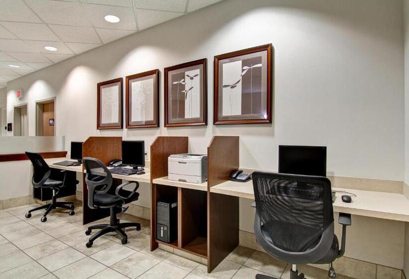 Отель Coast Weyburn