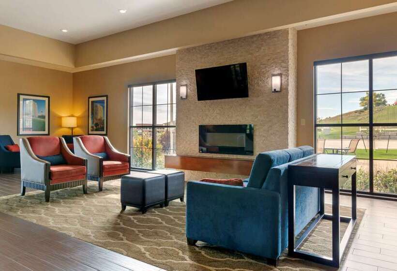 בית מלון כפרי Comfort Inn & Suites Mandan   Bismarck