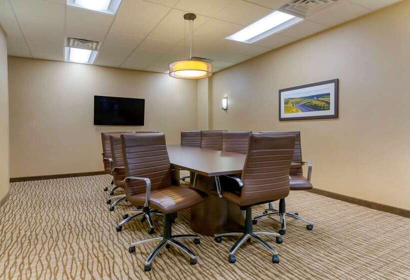 בית מלון כפרי Comfort Inn & Suites Mandan   Bismarck