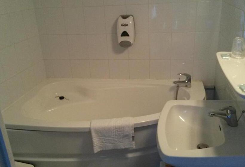 فندق De L'univers