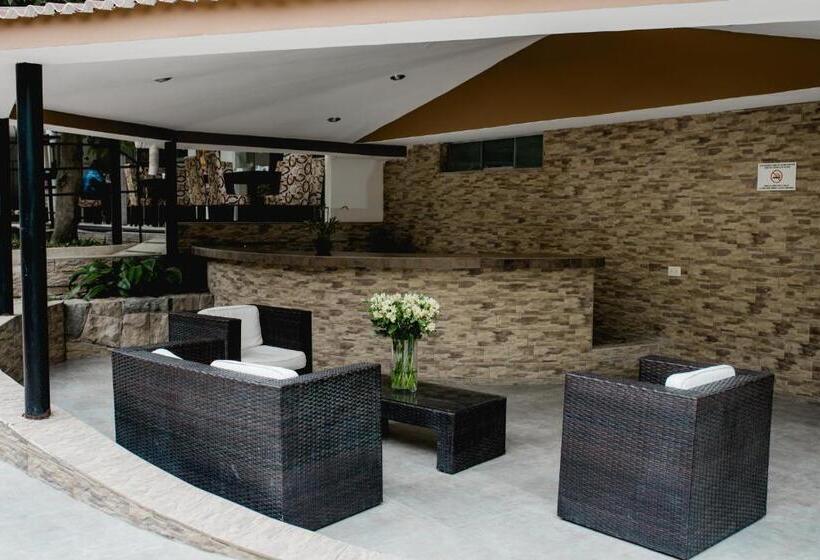 هتل El Angolo Piura