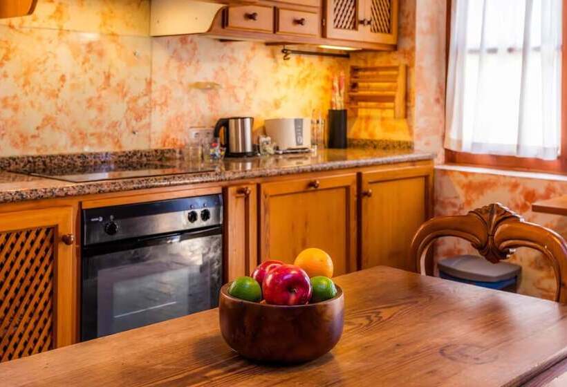 ホテル Es Revellar Art Resort  Adults Only