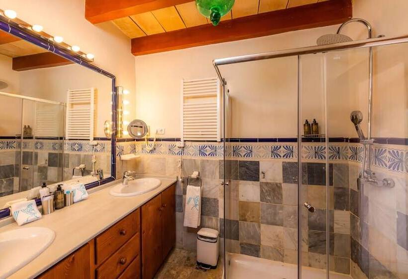 ホテル Es Revellar Art Resort  Adults Only