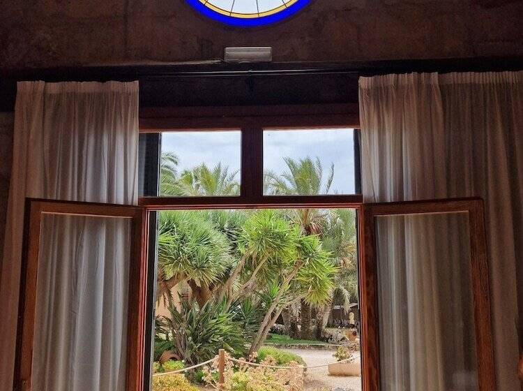 ホテル Es Revellar Art Resort  Adults Only