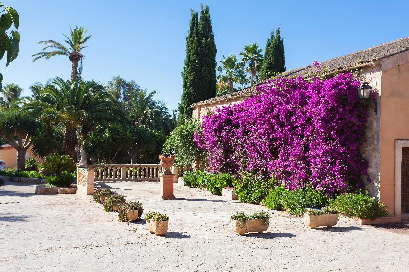 ホテル Es Revellar Art Resort  Adults Only