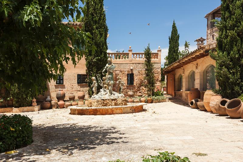 ホテル Es Revellar Art Resort  Adults Only