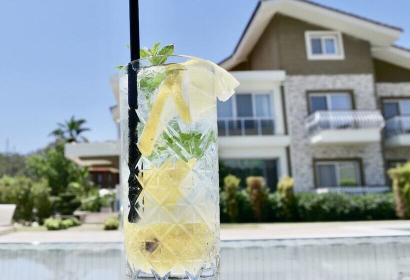 Отель Göcek Naz