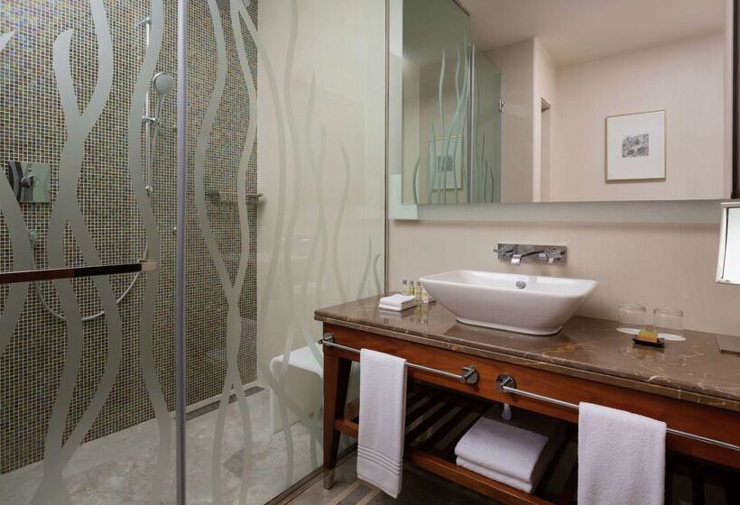 هتل Hilton Dushanbe