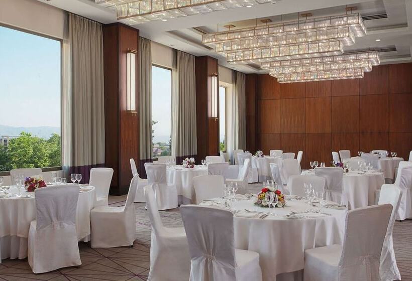 هتل Hilton Dushanbe