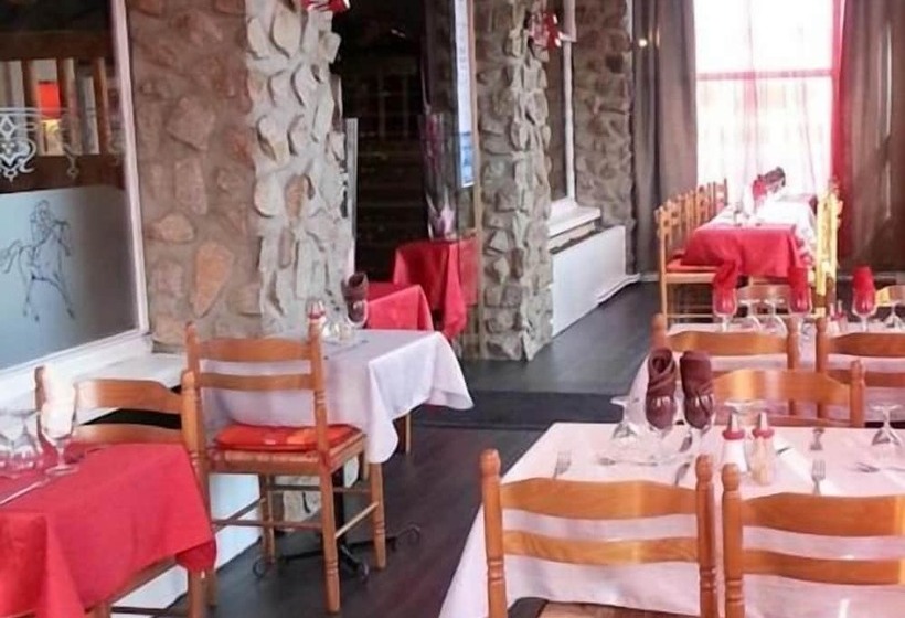 ホテル Hôtel Le Hussard