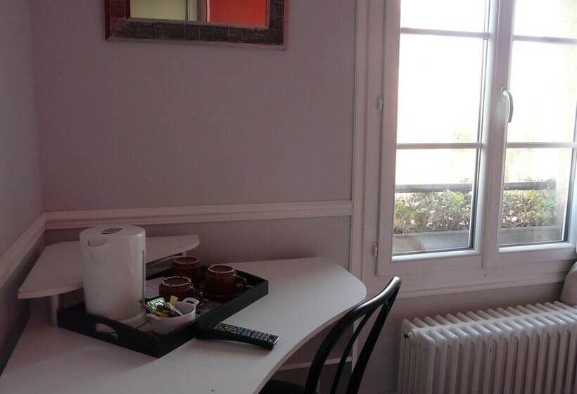 ホテル Hôtel Le Hussard