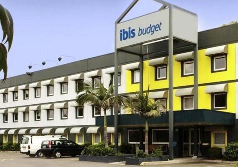 בית מלון כפרי Ibis Budget Enfield