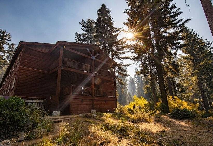 Отель John Muir Lodge