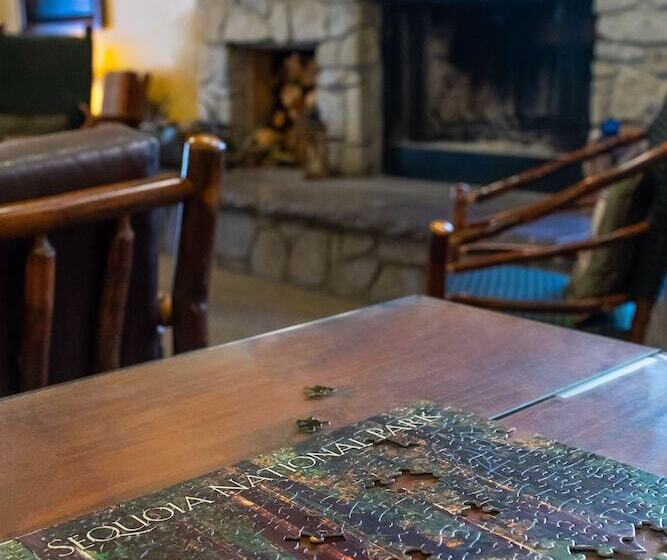 Отель John Muir Lodge