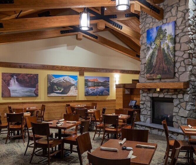 Отель John Muir Lodge