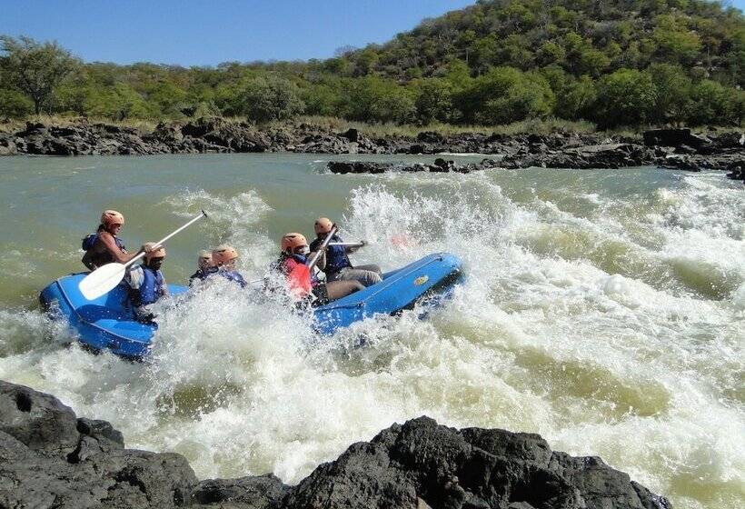 فندق Kunene River Lodge