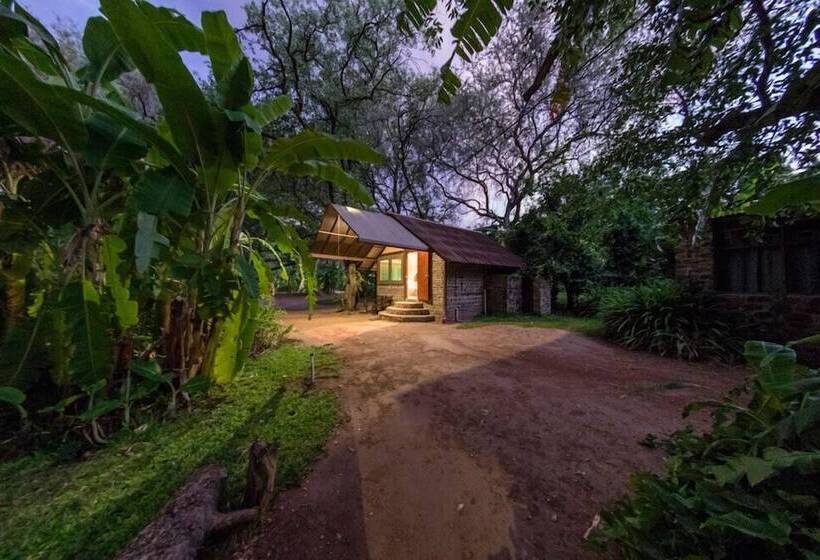 فندق Kunene River Lodge