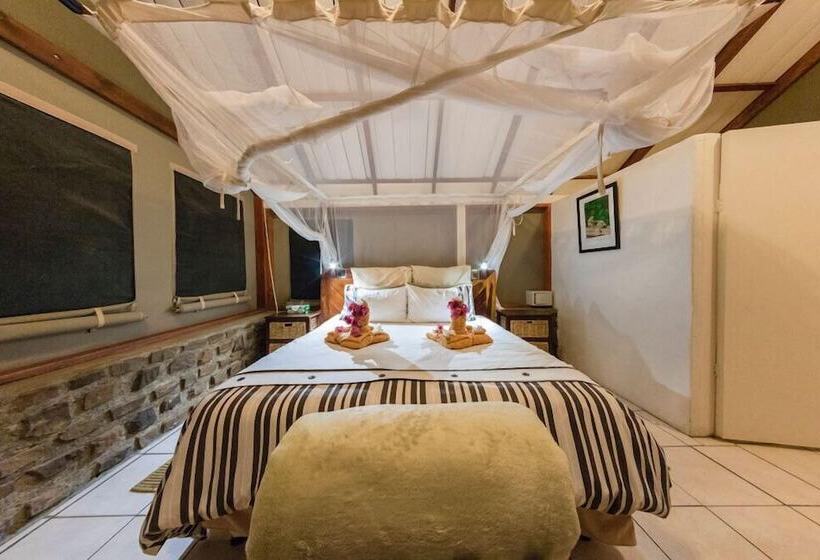 فندق Kunene River Lodge