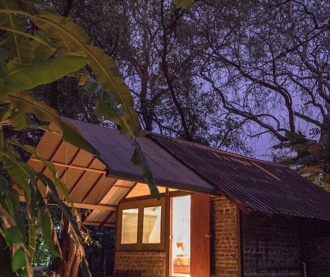 فندق Kunene River Lodge