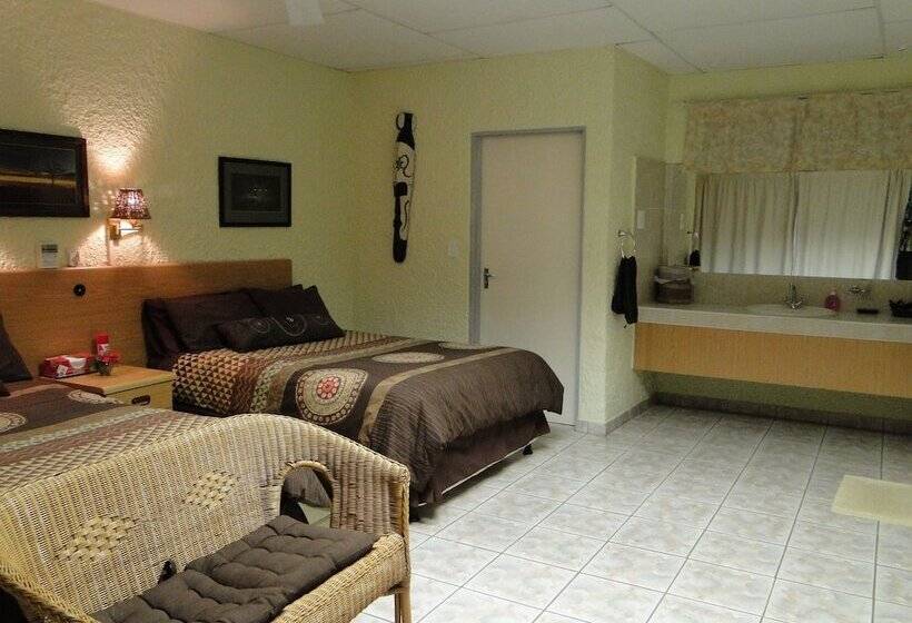 فندق Kunene River Lodge