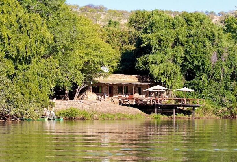 فندق Kunene River Lodge