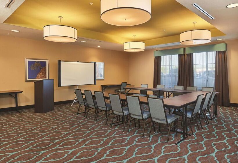 هتل La Quinta By Wyndham Carlsbad