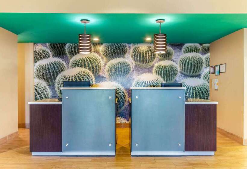 هتل La Quinta By Wyndham Carlsbad